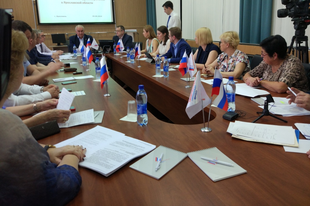Объединение больниц в Ярославской области обсудили за круглым столом