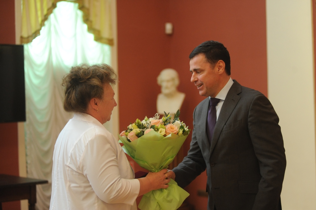 Дмитрий Миронов вручил жителям региона государственные и областные награды