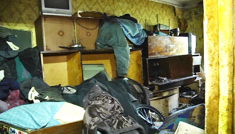 Рыбинец завалил мусором комнату в коммуналке: из-за вони оттуда съехали все соседи