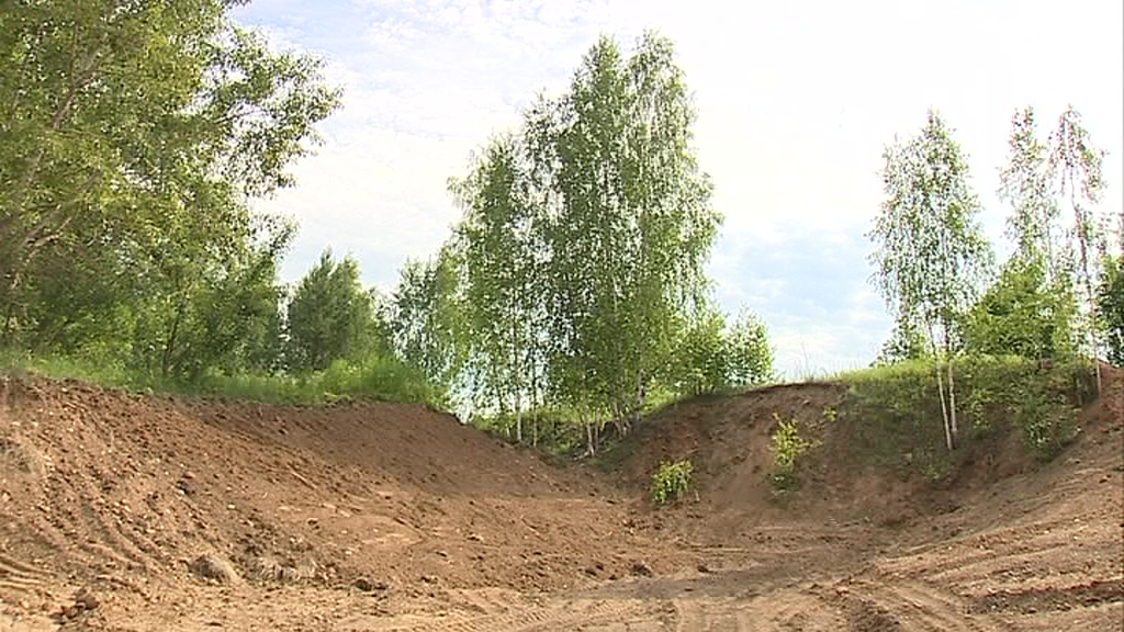 С незаконной свалки в Даниловском районе вывезли три тысячи тонн опасных веществ