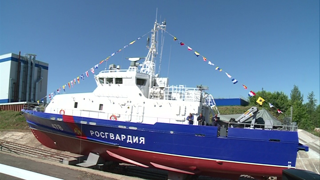 Виктор Золотов прибыл в Рыбинск и спустил на воду «Грачонка»