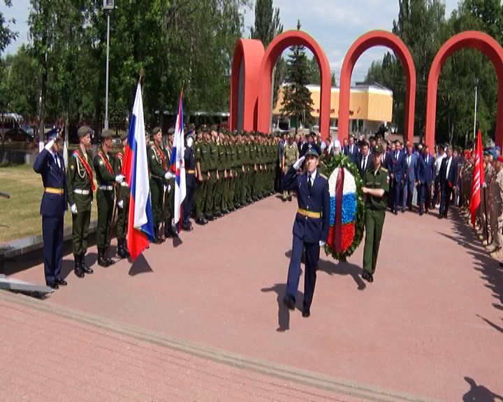 «Горсть памяти»: земля с воинских мемориалов Ярославля отправится в Москву