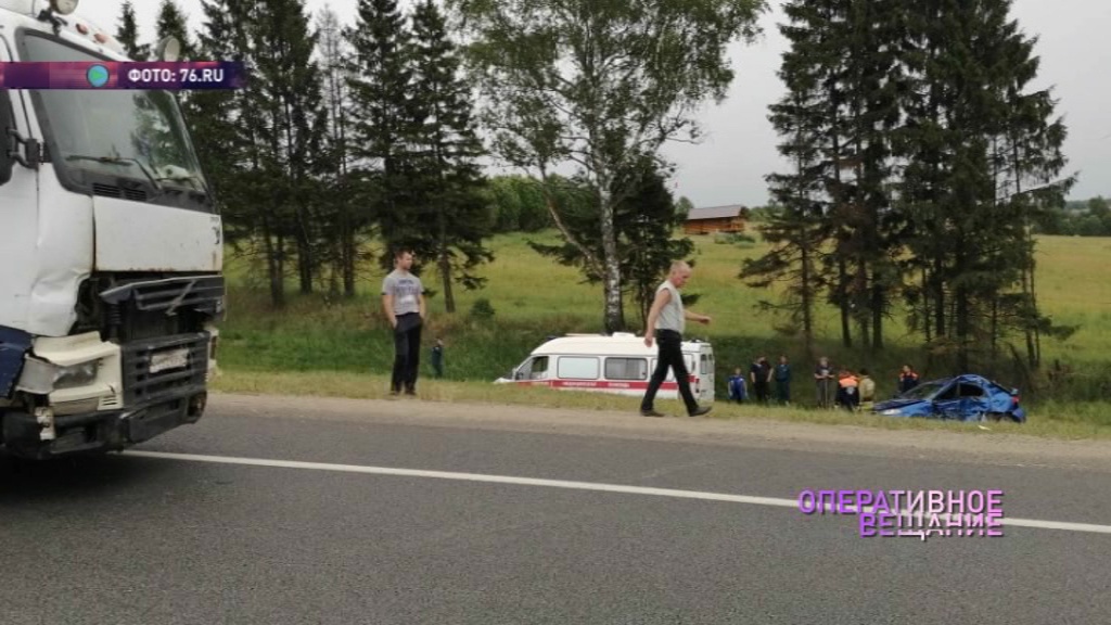 В лобовом столкновении на трассе Холмогоры пострадали двое детей