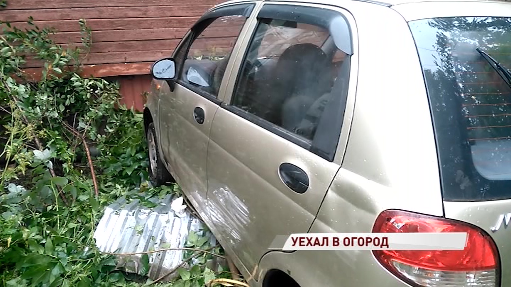 В Ярославле пьяный водитель едва не «припарковался» в жилом доме