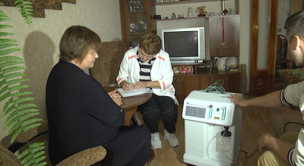 Неизлечимо больные жители региона получили аппараты респираторной поддержки