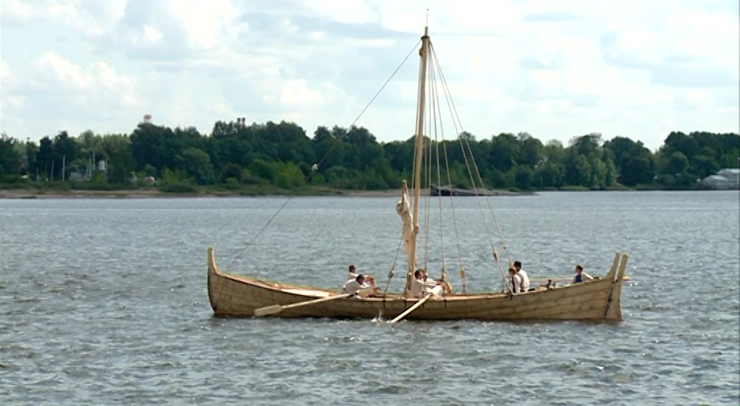 По Волге поплыло судно, сделанное по чертежам XVII века