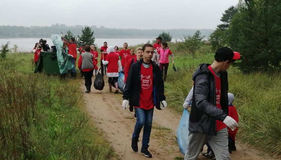 Активисты очистили три километра берега Рыбинского моря в рамках экологической акции
