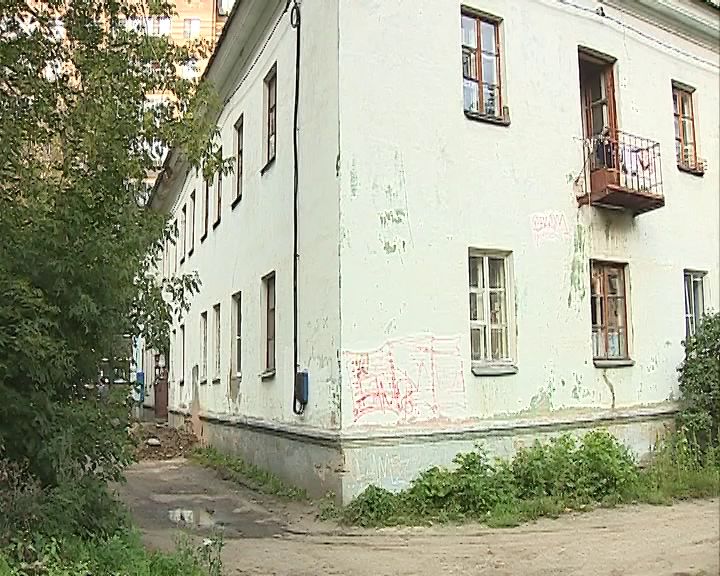 В Ярославле жители дома на улице Кудрявцева бьют тревогу: здание трещит по швам