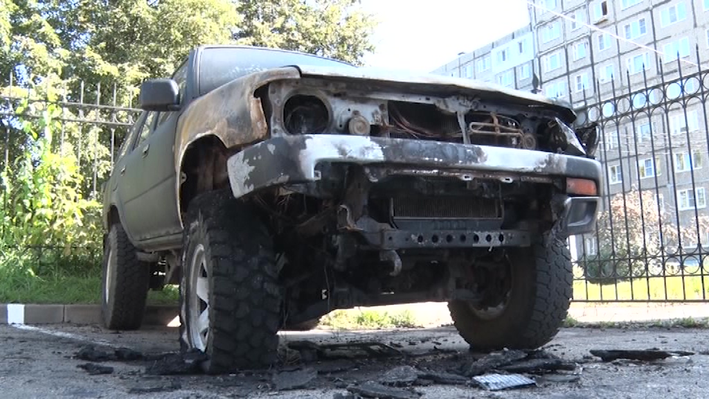 Парковочные войны: в Заволжском районе подожгли автомобиль