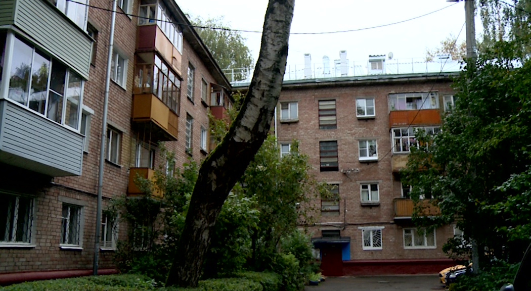 Жители ярославского дома отблагодарили фонд капремонта за новую крышу