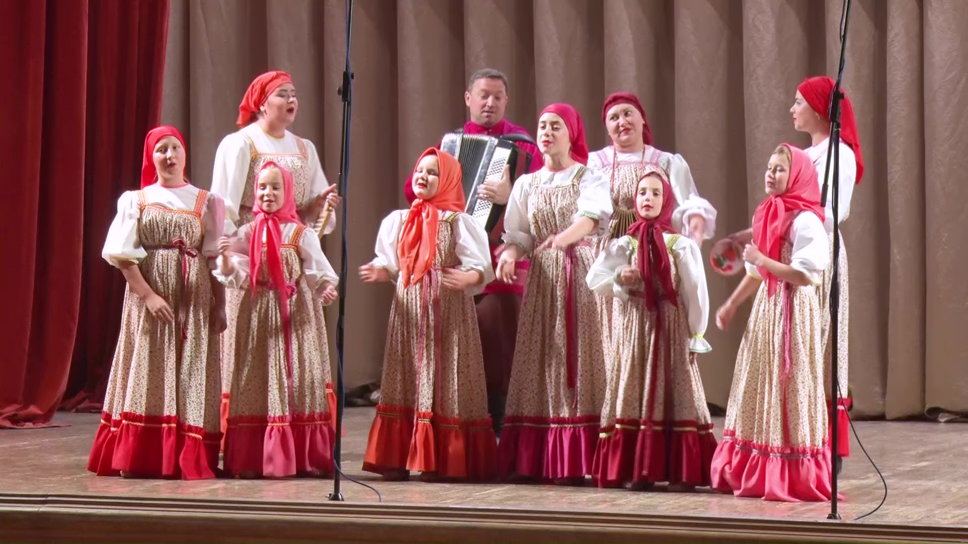 «Ярфолкфест»: телеверсия гала-концерта участников фестиваля народных хоров и ансамблей