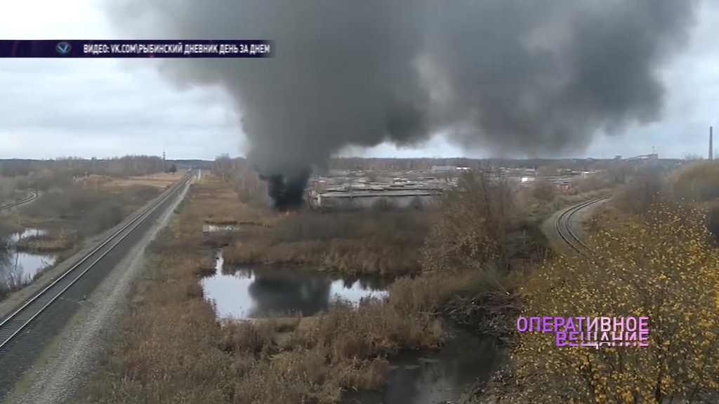 В Рыбинске загоревшийся за гаражами мусор чуть не стал причиной крупного пожара