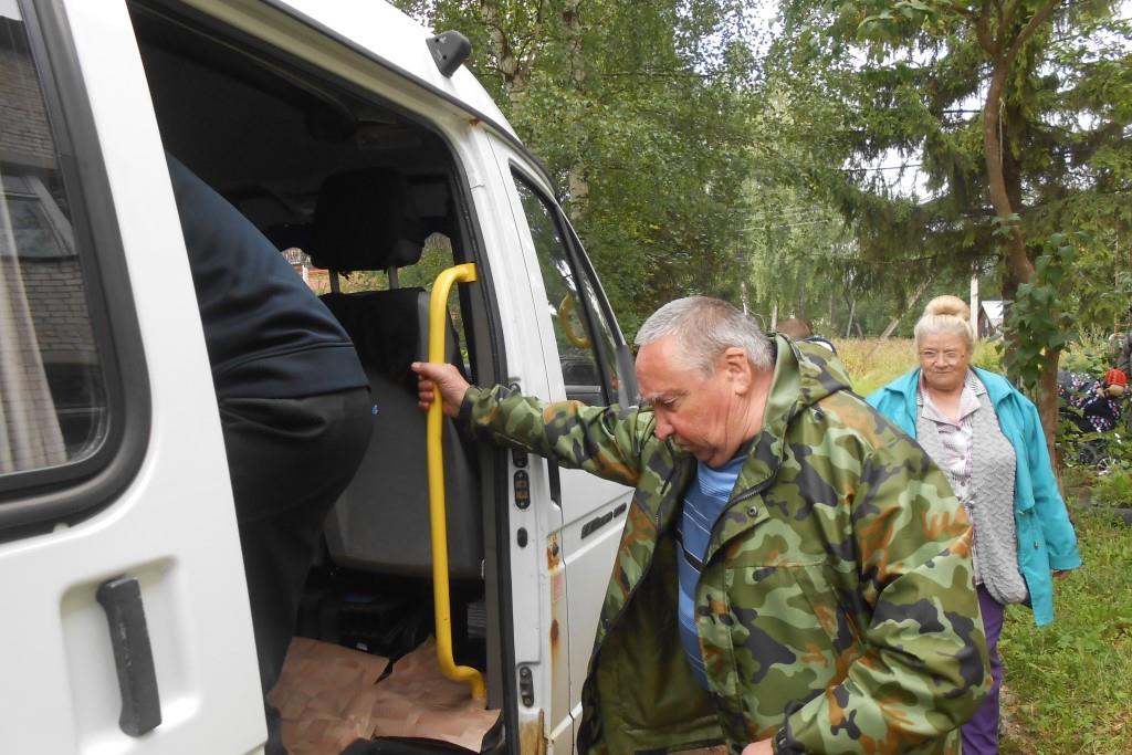 Около 400 жителей Большесельского района старше 65 лет были бесплатно доставлены на диспансеризацию