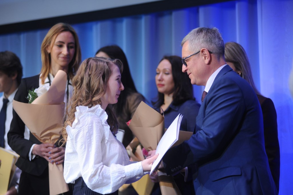 В Ярославской области 60 одаренных детей удостоены губернаторских стипендий