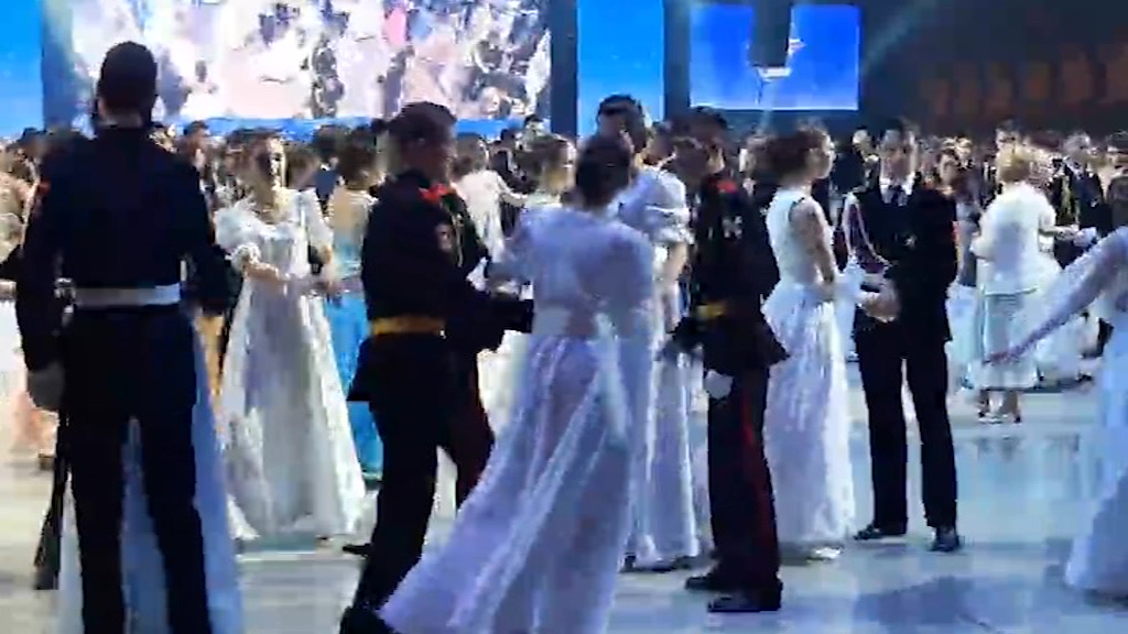Учеников ярославской школы назвали Принцем и Принцессой международного кадетского бала