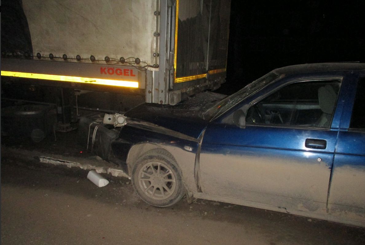 В Переславле легковушка залетела под грузовик