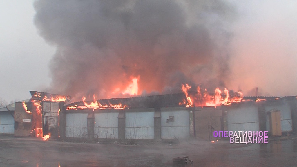 Крупный пожар во Фрунзенском районе охватил 500 квадратных метров