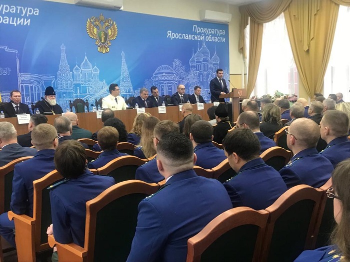 Дмитрий Миронов поздравил сотрудников прокуратуры с предстоящим профессиональным праздником