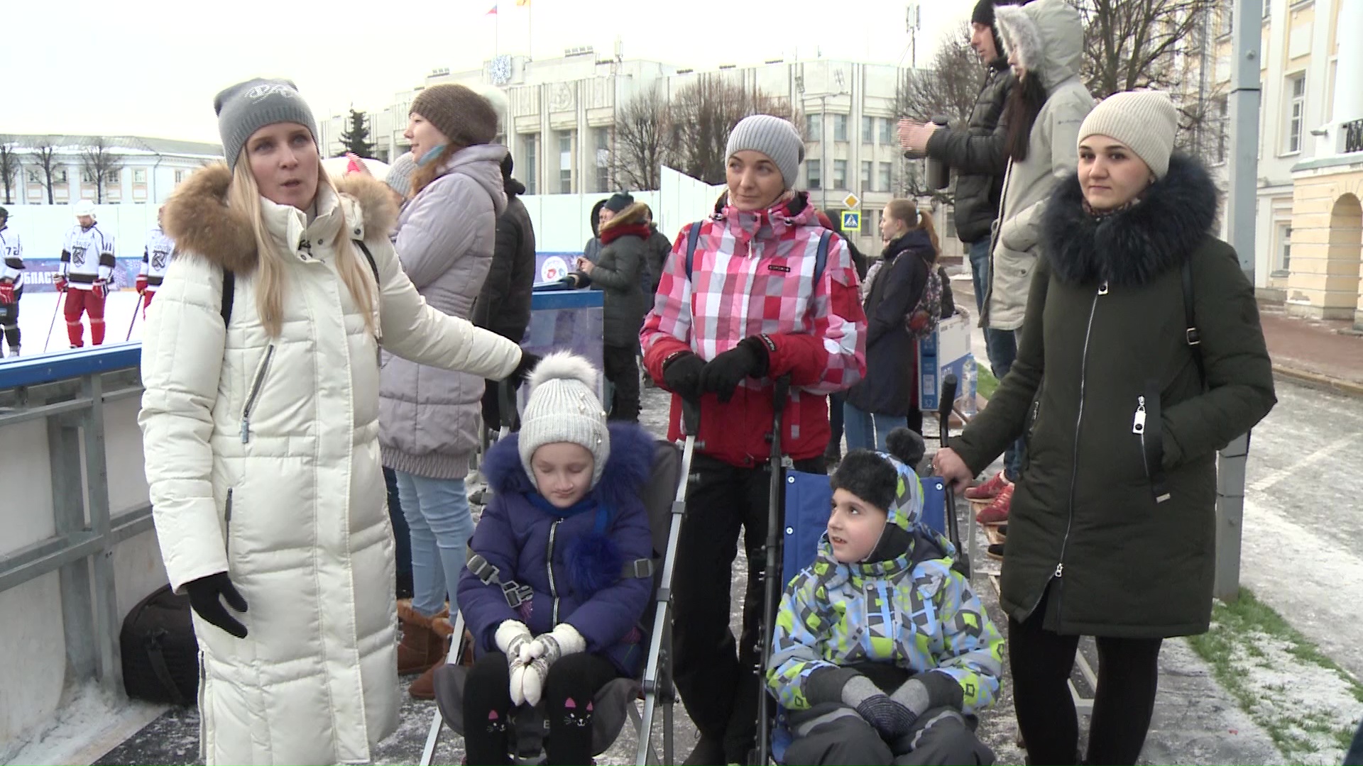 На Советской площади прошел благотворительный матч Ночной хоккейной лиги