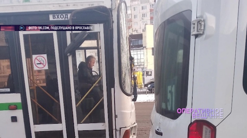 В Дзержинском районе пассажирский автобус столкнулся с маршруткой