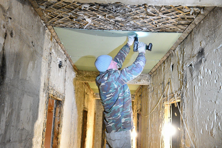 Пострадавший во время пожара дом на Зелинского ремонтируют по графику