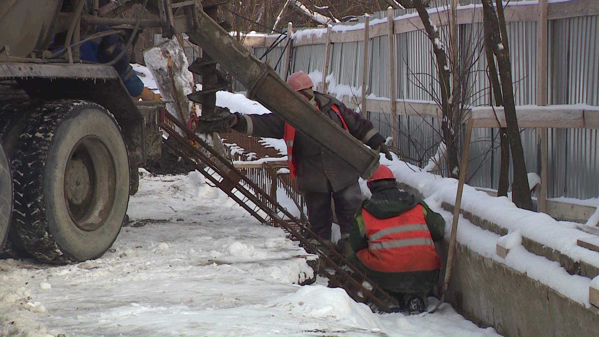 Строительные трели в три часа ночи: ярославцы не высыпаются из-за работ на Добрынинском мосту
