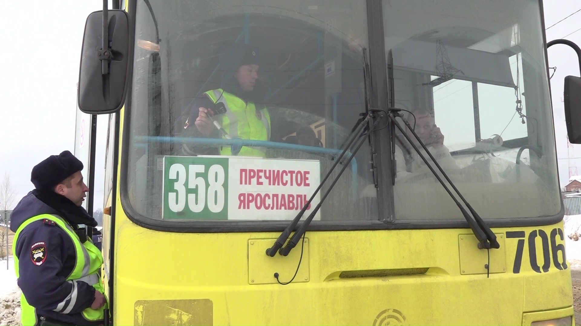 Дорожная полиция провела рейд по пассажирским автобусам в Данилове