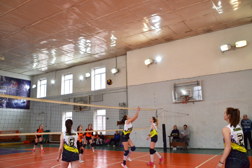 Школьники-волейболисты поборются за “Серебряный мяч”