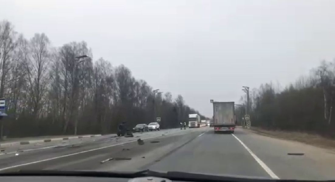 ВИДЕО: Автомобиль разорвало после ДТП в Ростовском районе