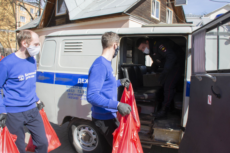 Ярославские полицейские продолжают заражать “Вирусом добра”