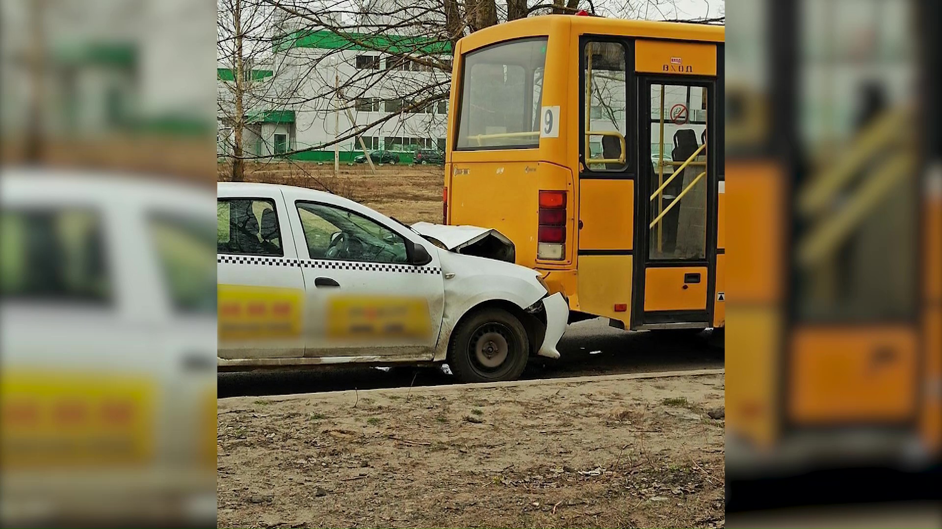 В Ярославле такси угодило под пассажирский автобус