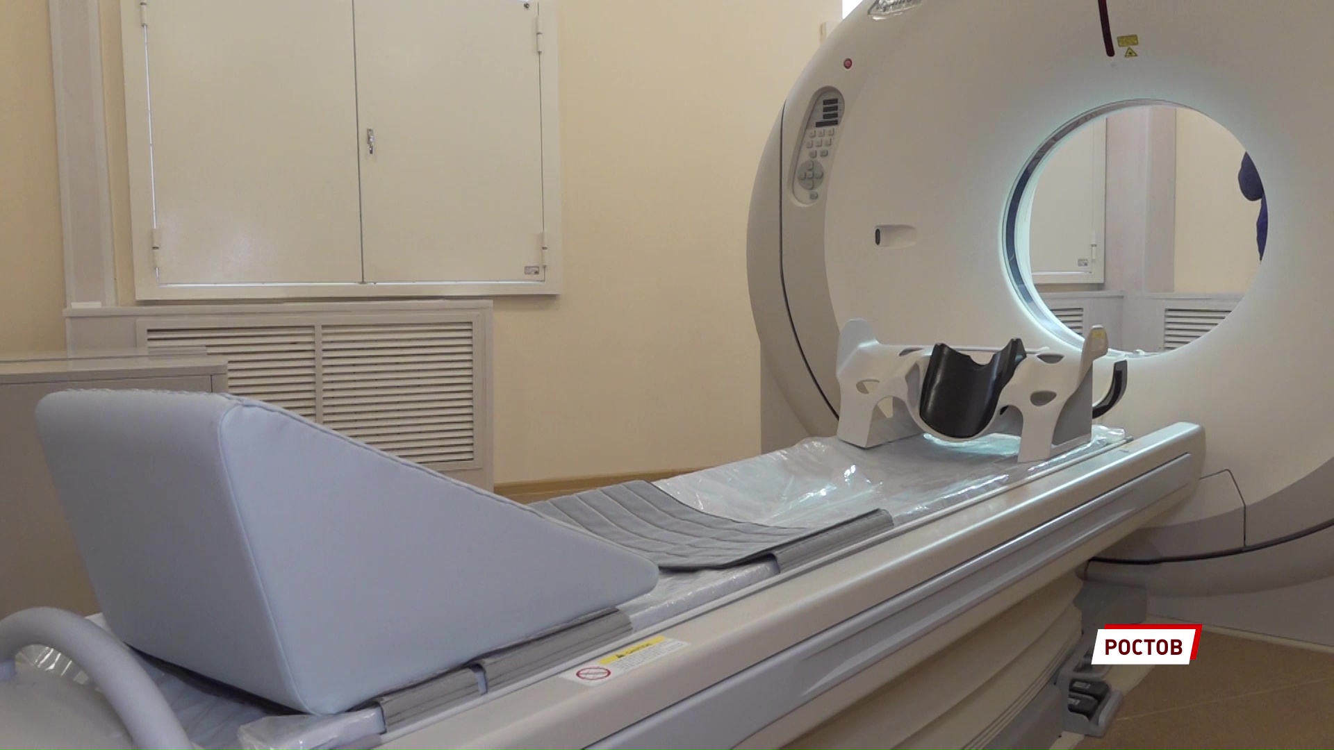 Семибратовский завод подарил Ростовской ЦРБ аппарат бесперебойного питания для томографа