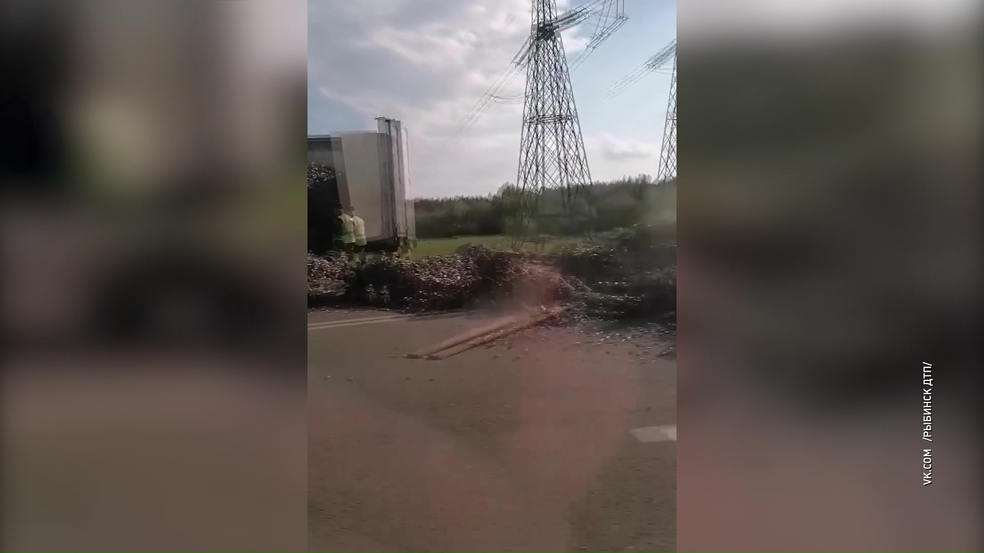 В Рыбинске из фуры высыпалась металлическая стружка