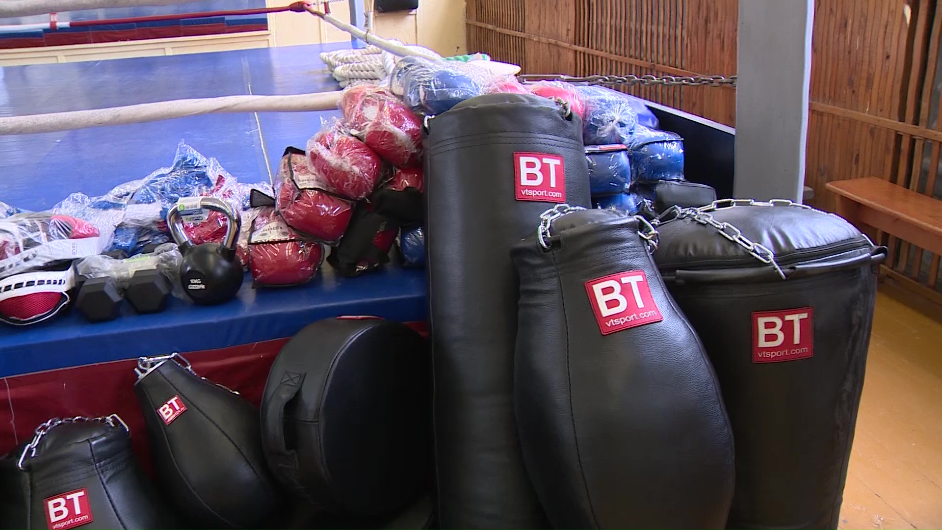 Школы олимпийского резерва получили экипировку для бокса