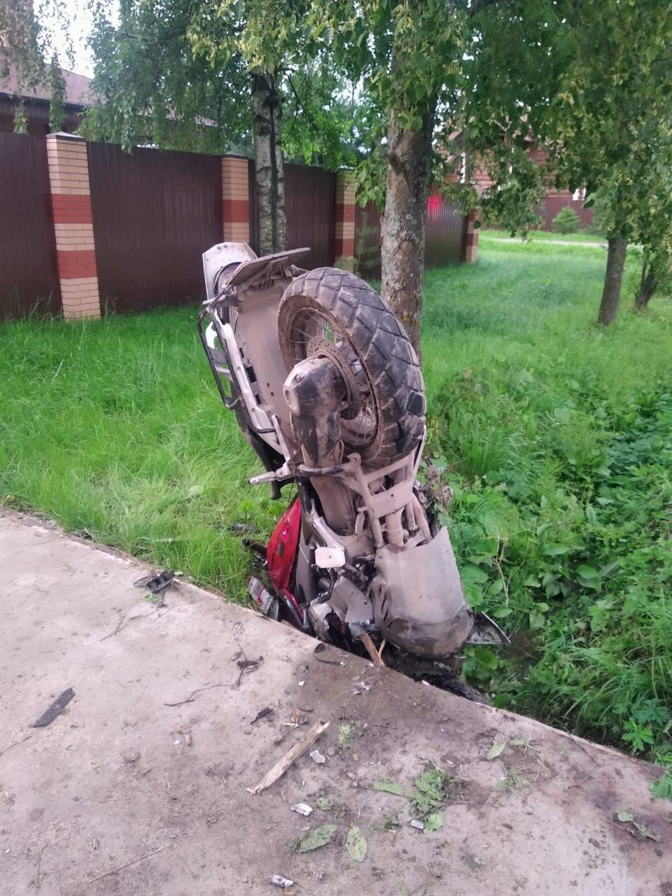 В Рыбинске мотоциклист сбил насмерть семейную пару и погиб сам