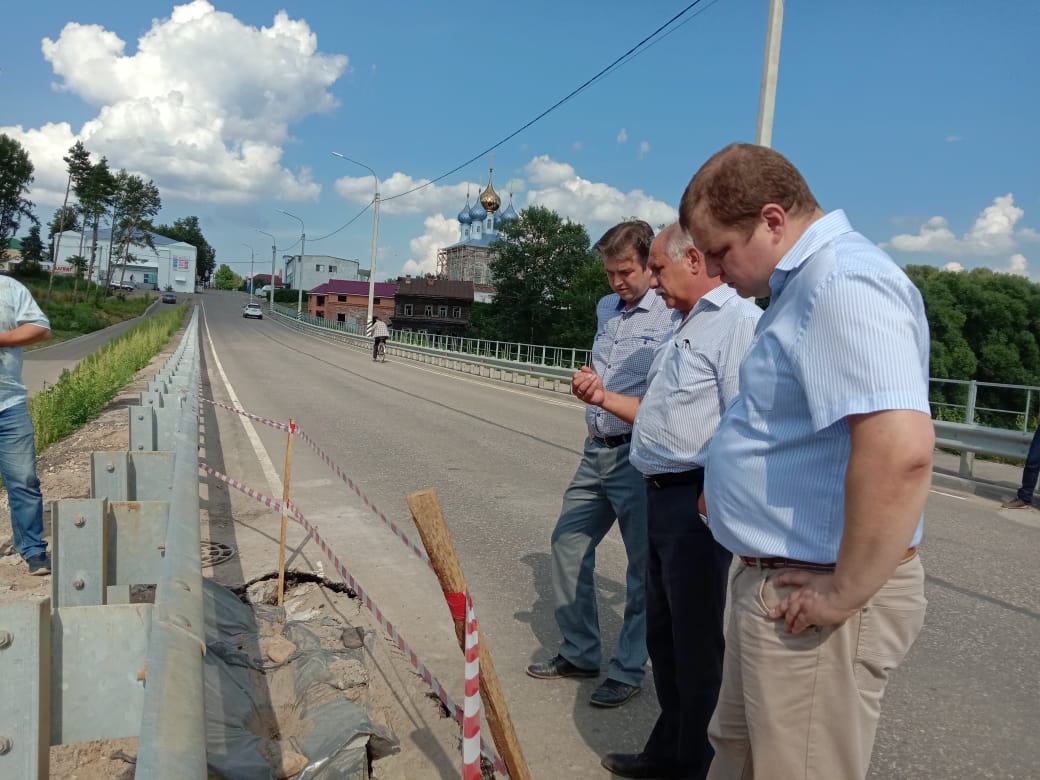 В Некрасовском состоялась встреча заказчика и подрядчика моста через Солоницу