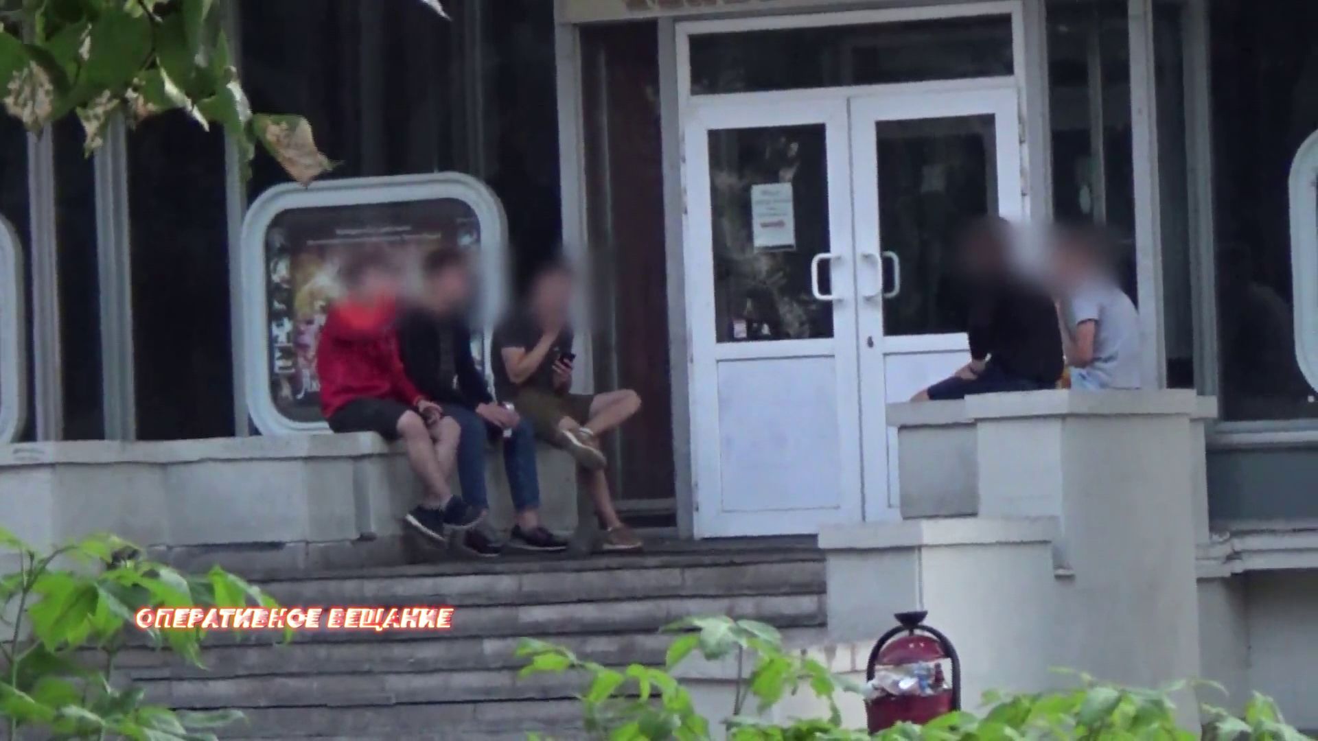 В Ярославле полиция поймала несовершеннолетнюю компанию за распитием алкоголя у ТЮЗА