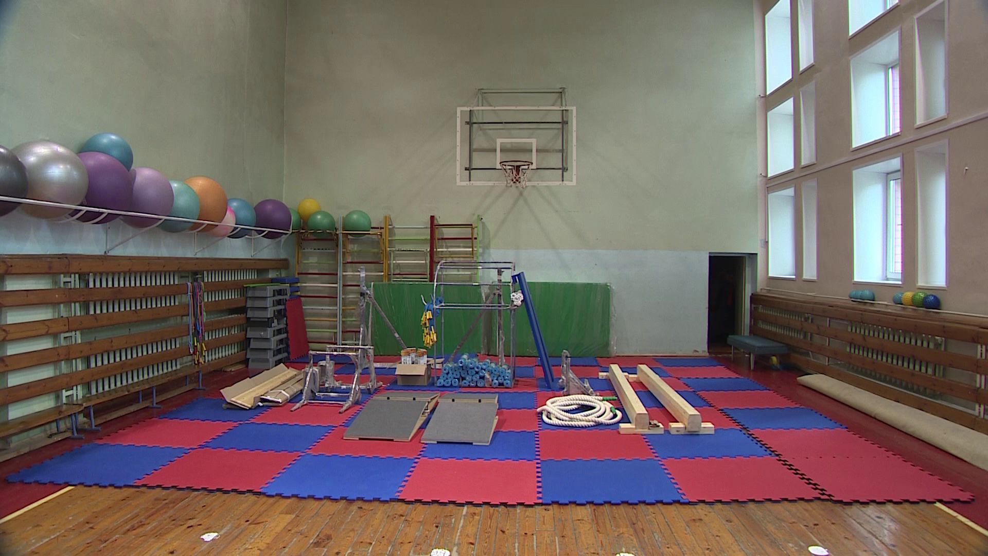 В ярославском центре дополнительного образования обновили спортивный инвентарь