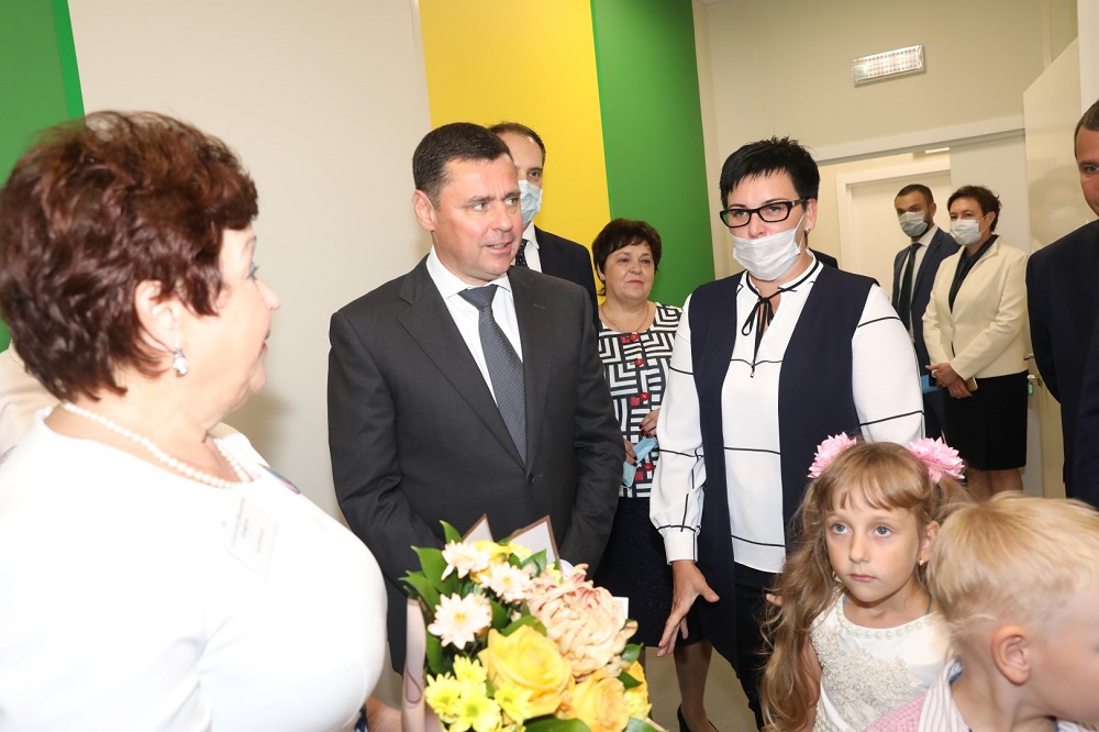 Дмитрий Миронов посетил первый в Ярославской области модульный детский сад