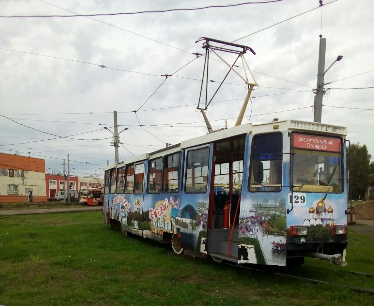 На ярославские улицы вышел экскурсионный трамвай
