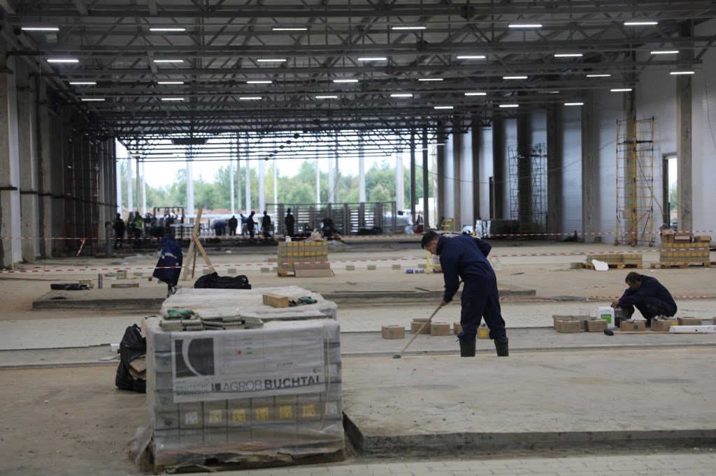 Дмитрий Миронов посетил строящуюся фабрику по производству мороженого в Ярославской области