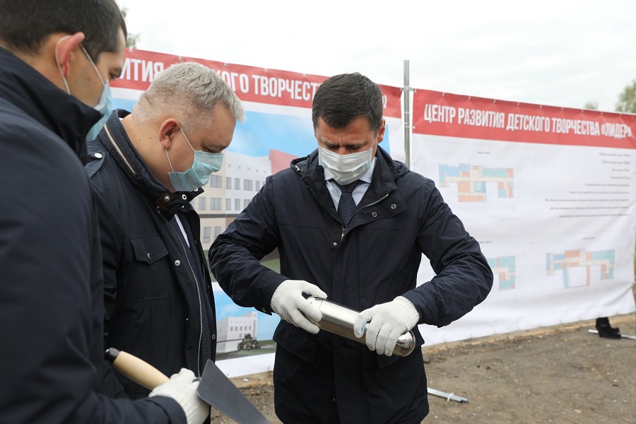 Дмитрий Миронов заложил капсулу на месте строительства центра развития детского творчества в Гаврилов-Яме