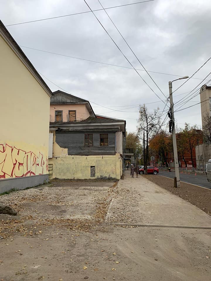 В центре Ярославля вандалы испортили недавно восстановленные фасады зданий