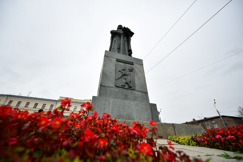 У памятника Ярославу Мудрому появится современная система освещения