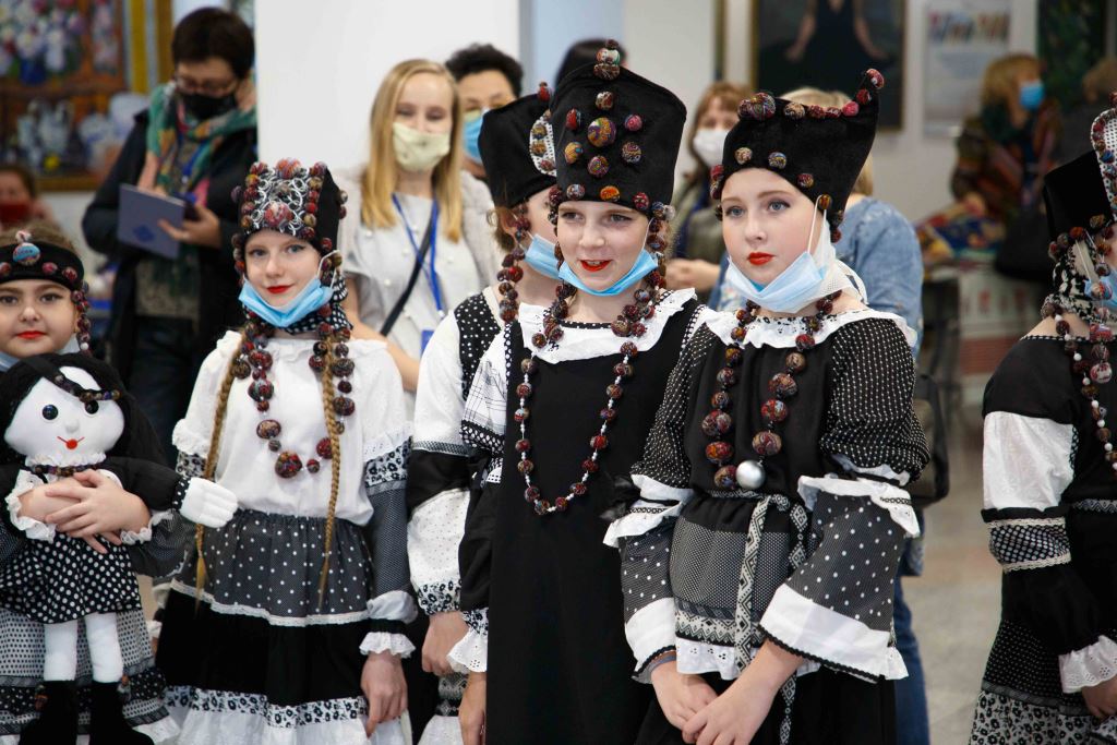 Свыше сотни костюмов и кукол в костюмах: в Ярославле стартовал необычный фестиваль