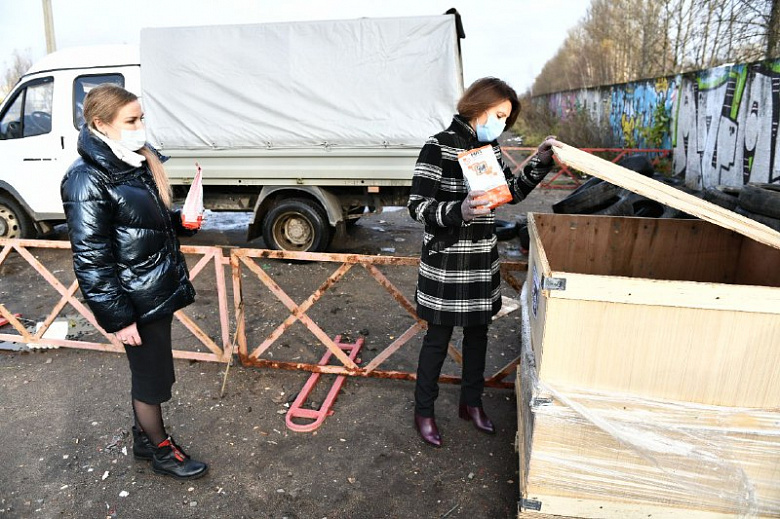 В Дзержинском районе Ярославля принимают старые покрышки и корм для бездомных животных