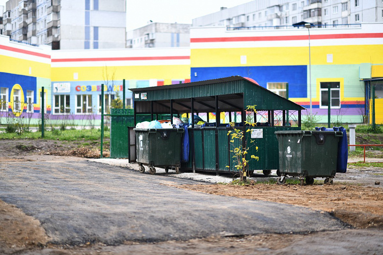 Новые мусорные контейнеры установили в Дзержинском районе Ярославля