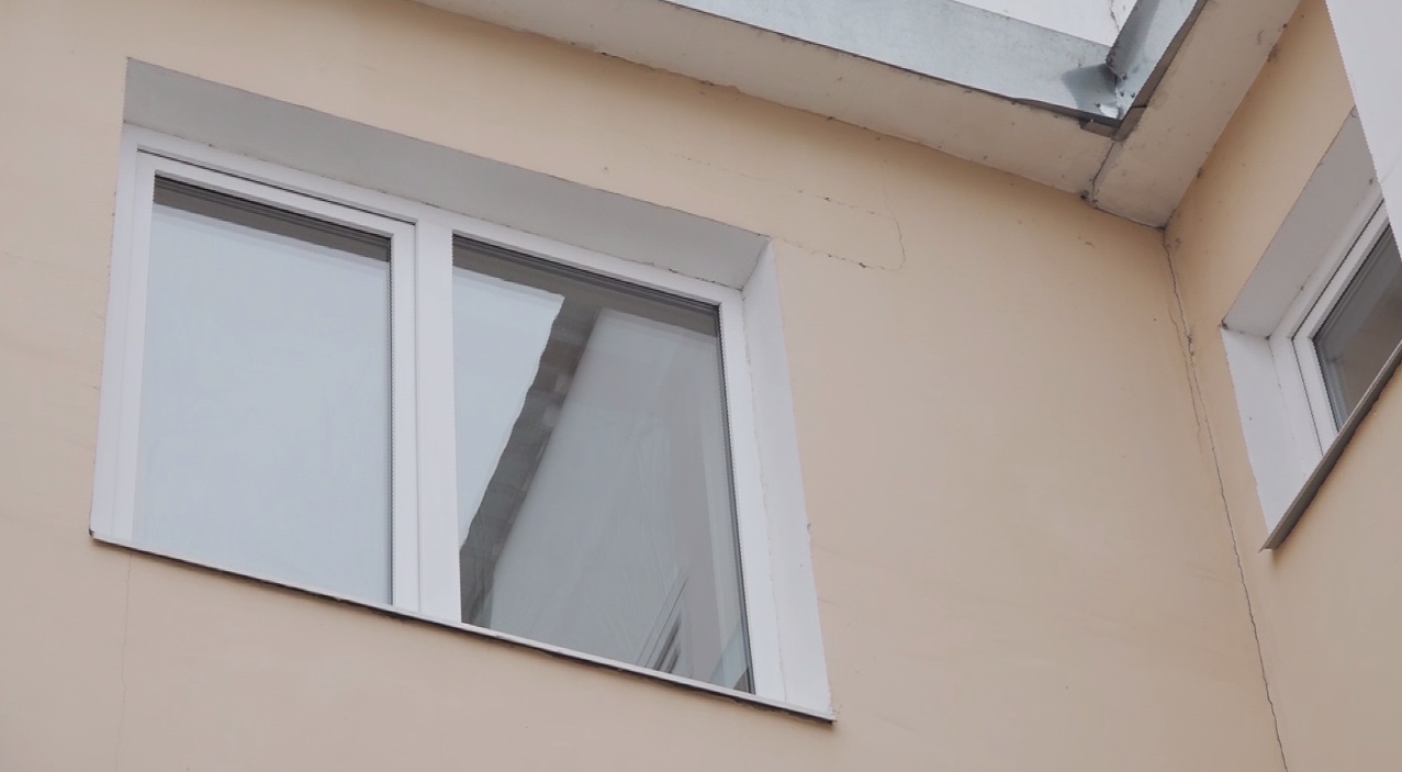 В Ярославле мать и сын захватили лестничную клетку и чердак дома и сделали там себе отдельное жилое помещение