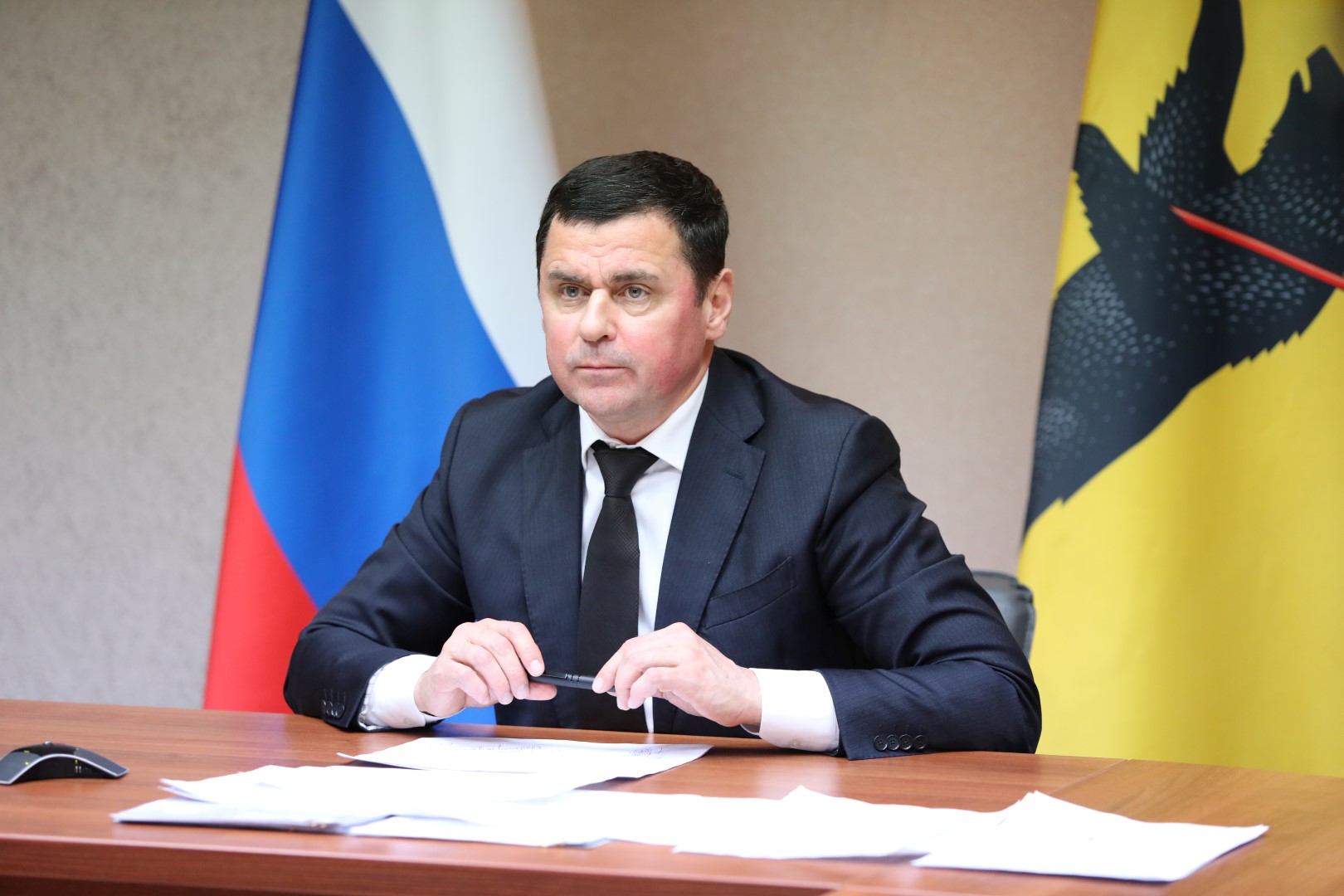 Дмитрий Миронов предложил лидерам фракций областной Думы разработать программы поддержки граждан в условиях пандемии