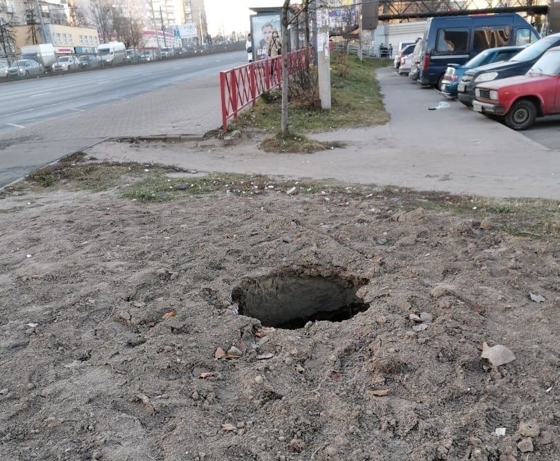 Единая диспетчерская служба Ярославля прокомментировала провал грунта у автовокзала